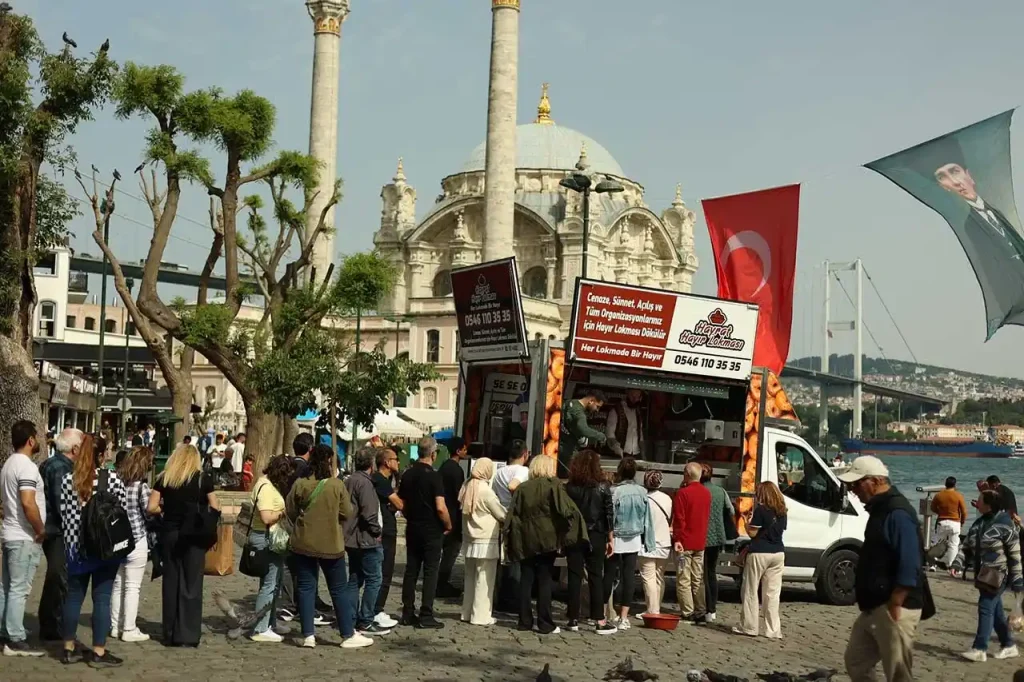 İstanbul’da her noktaya hızlı ve profesyonel hayır lokması döktürme hizmeti sunuyoruz.
