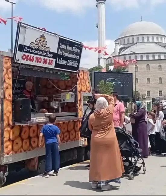 İstanbul lokma dağıtımı ve lokma döktürme. Profesyonel lokmacı ile sorunsuz organizasyon